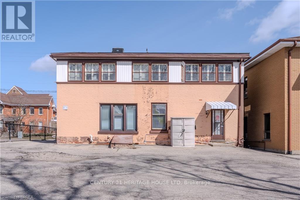 73 Chatham Street, Brantford, Ontario  N3T 2P2 - Photo 4 - X12369018