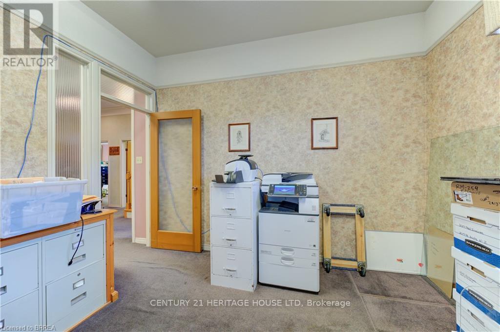 75 Chatham Street, Brant, Ontario  N3T 2P2 - Photo 12 - X12369022