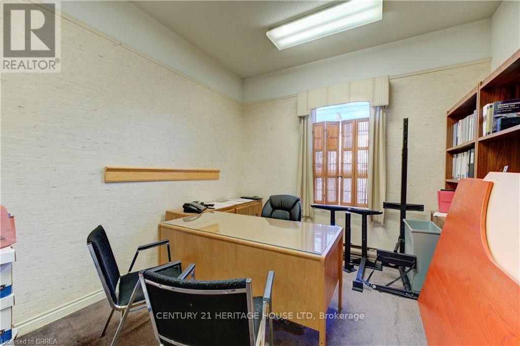 75 Chatham Street, Brant, Ontario  N3T 2P2 - Photo 15 - X12369022