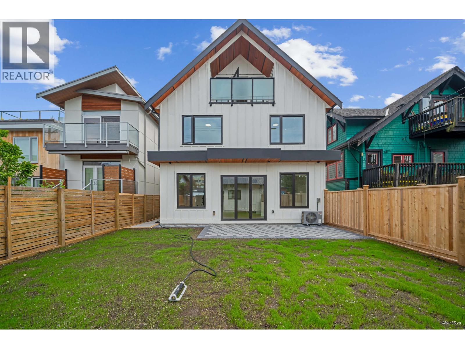 2 4463 WALDEN STREET, Vancouver, British Columbia