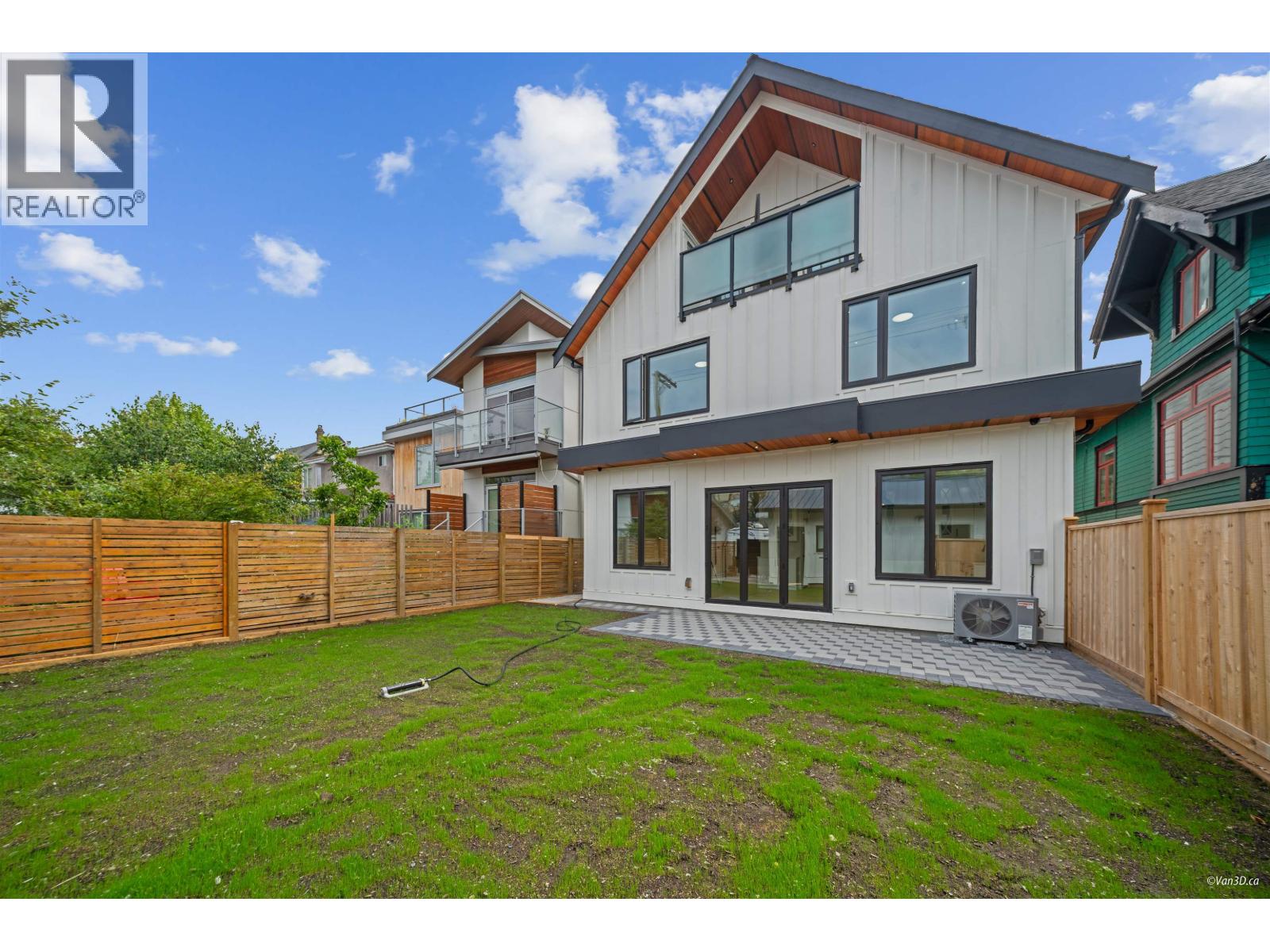 2 4463 Walden Street, Vancouver, British Columbia  V5V 3S4 - Photo 2 - R3041269