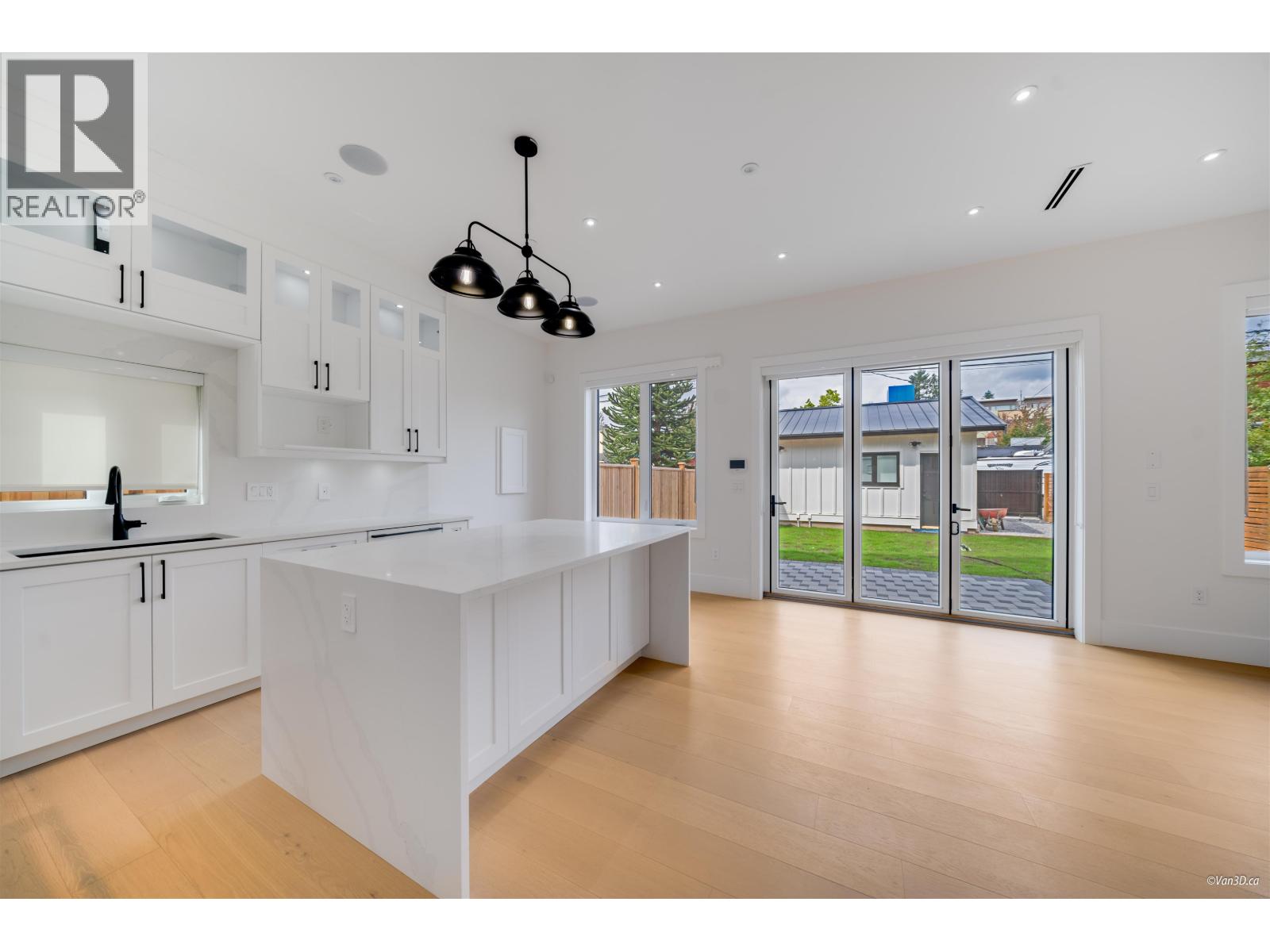 2 4463 Walden Street, Vancouver, British Columbia  V5V 3S4 - Photo 5 - R3041269