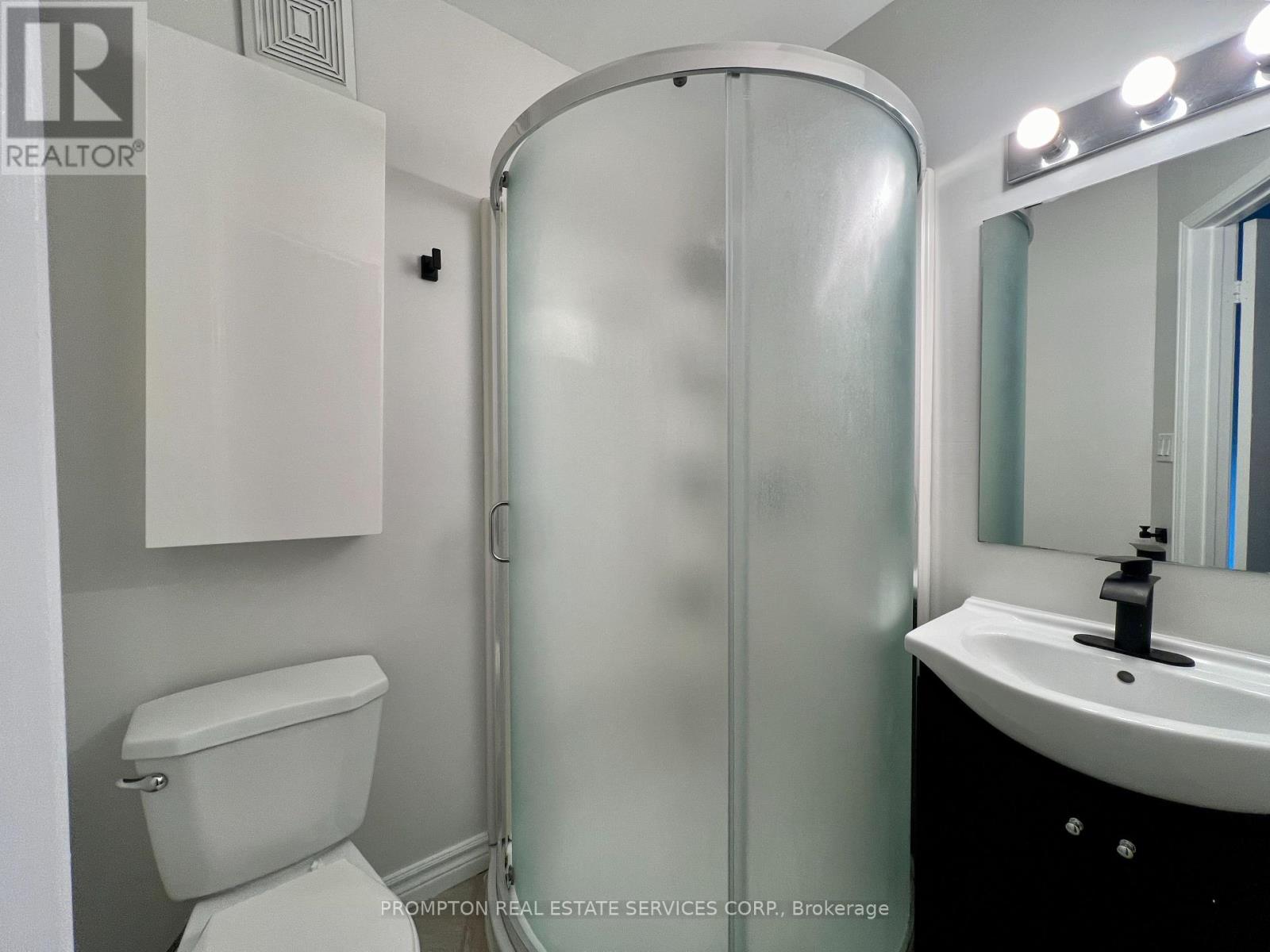 39 Frost Drive, Whitby, Ontario  L1P 1C8 - Photo 13 - E12260850