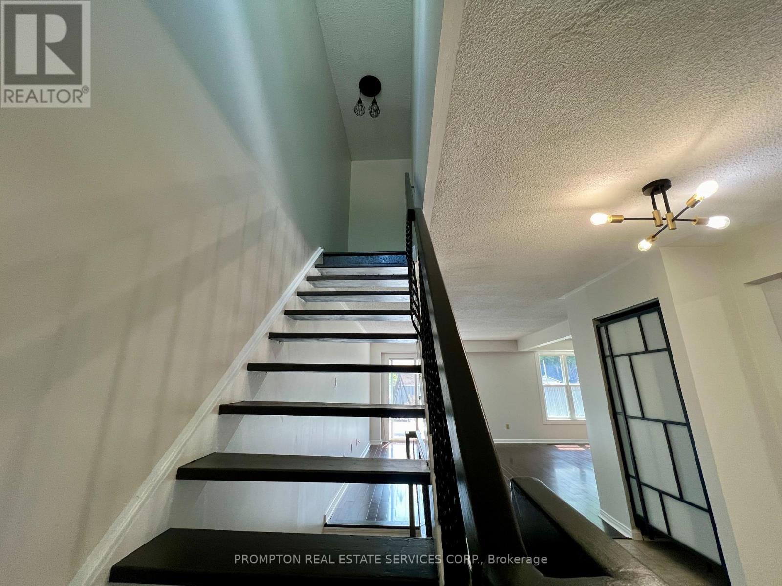 39 Frost Drive, Whitby, Ontario  L1P 1C8 - Photo 8 - E12260850
