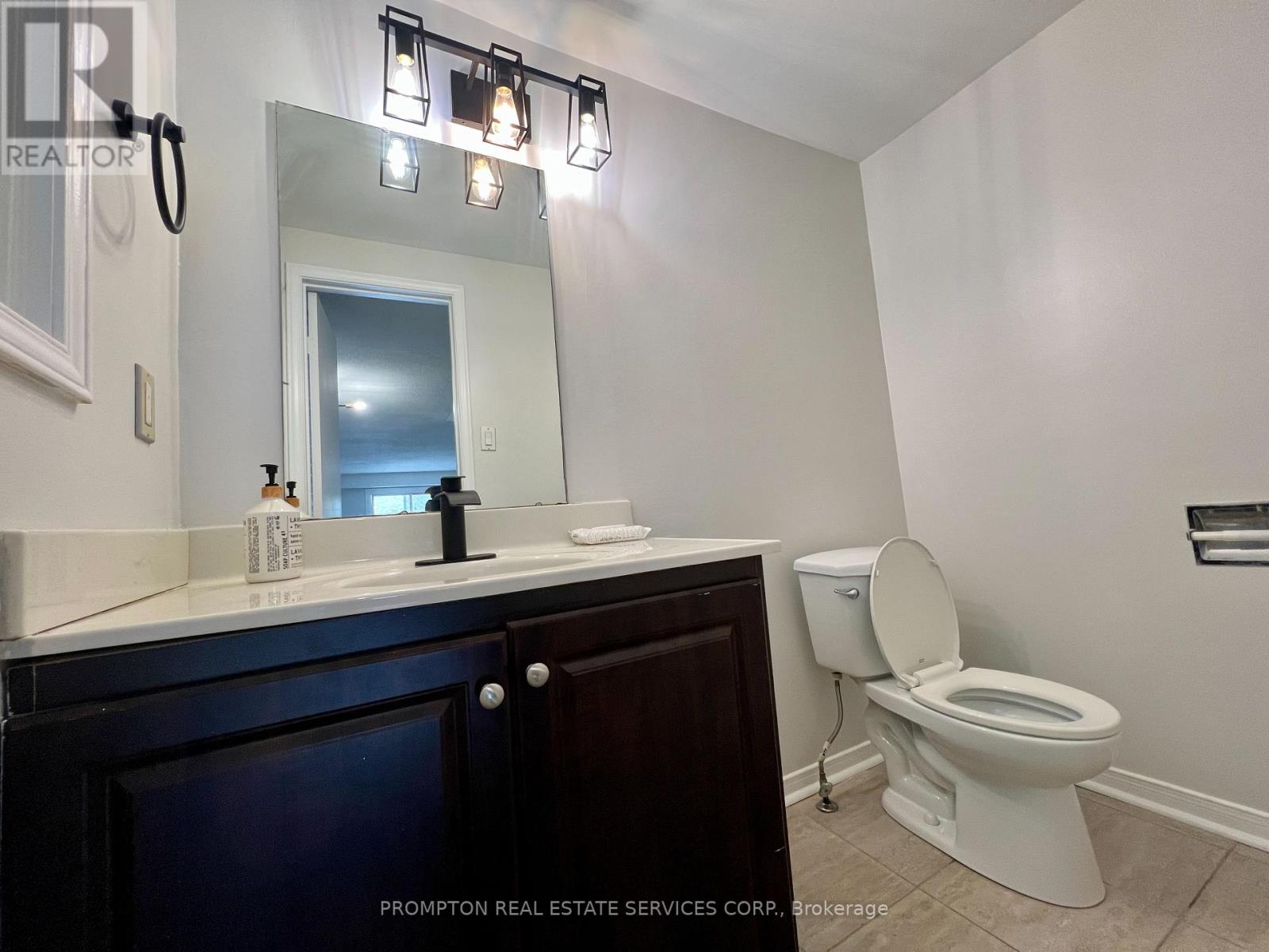 39 Frost Drive, Whitby, Ontario  L1P 1C8 - Photo 9 - E12260850