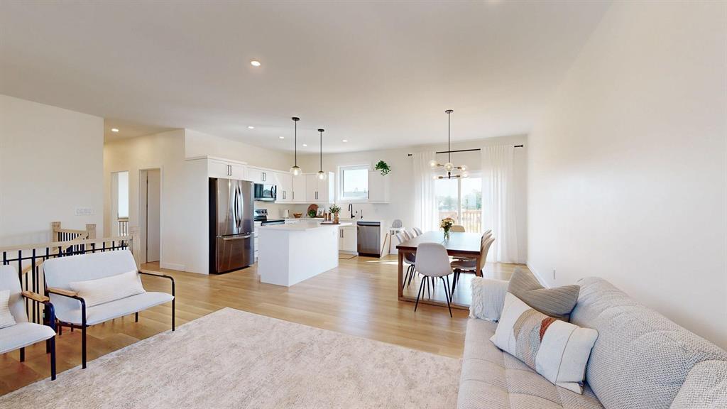 107 Parkside Crescent, Mitchell, Manitoba  R5G 2X3 - Photo 1 - 202521648