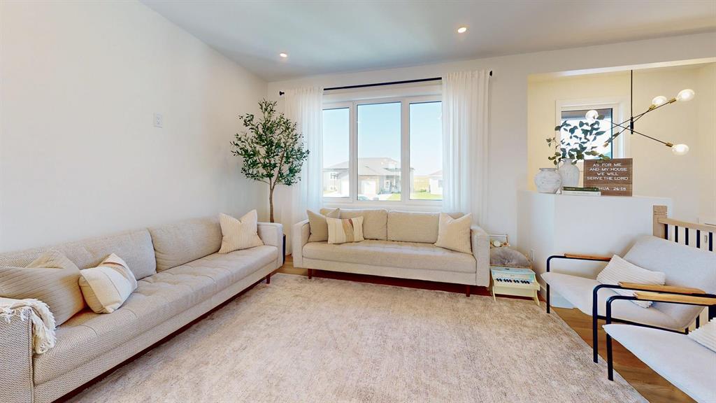 107 Parkside Crescent, Mitchell, Manitoba  R5G 2X3 - Photo 3 - 202521648