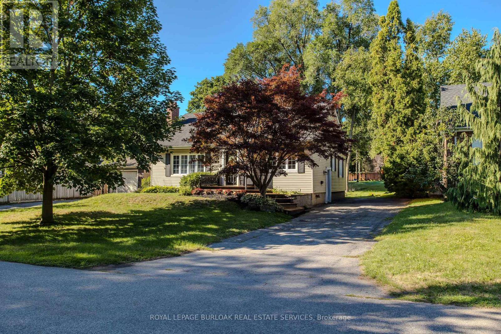 936 Harvey Place, Burlington (Lasalle), Ontario  L7T 3G1 - Photo 3 - W12360544