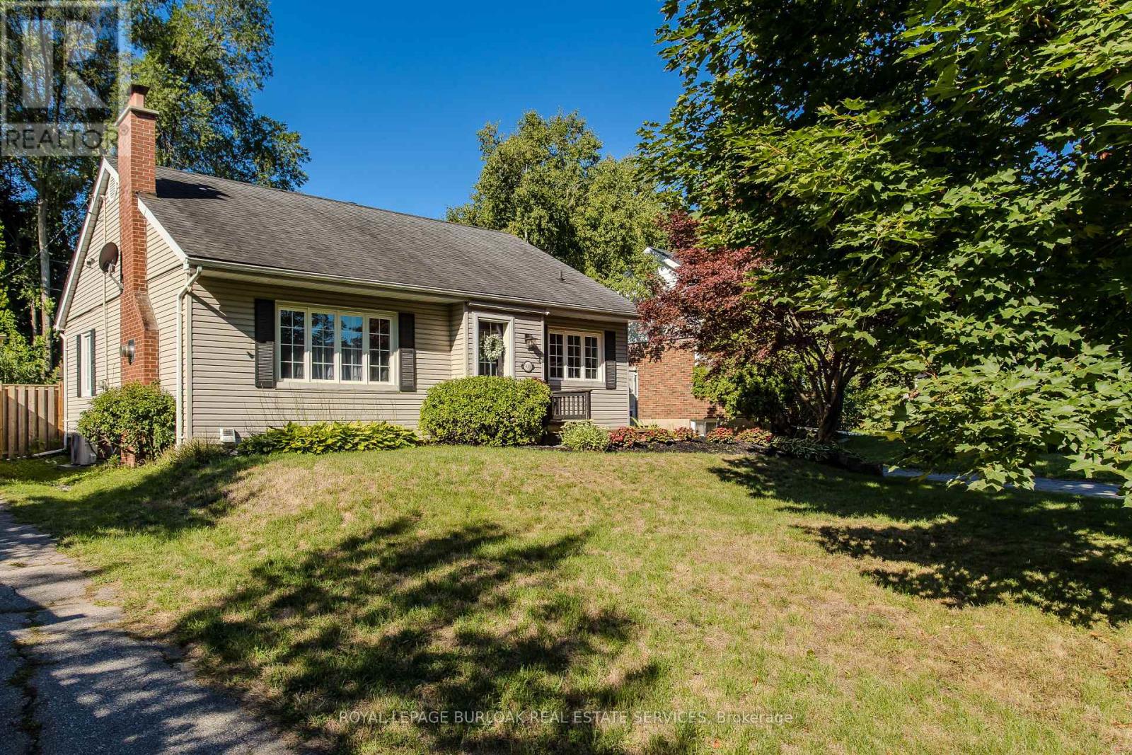 936 Harvey Place, Burlington (Lasalle), Ontario  L7T 3G1 - Photo 2 - W12360544