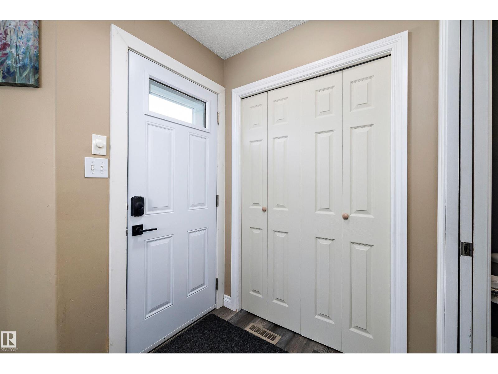 Property at 628 88 ST SW image 4