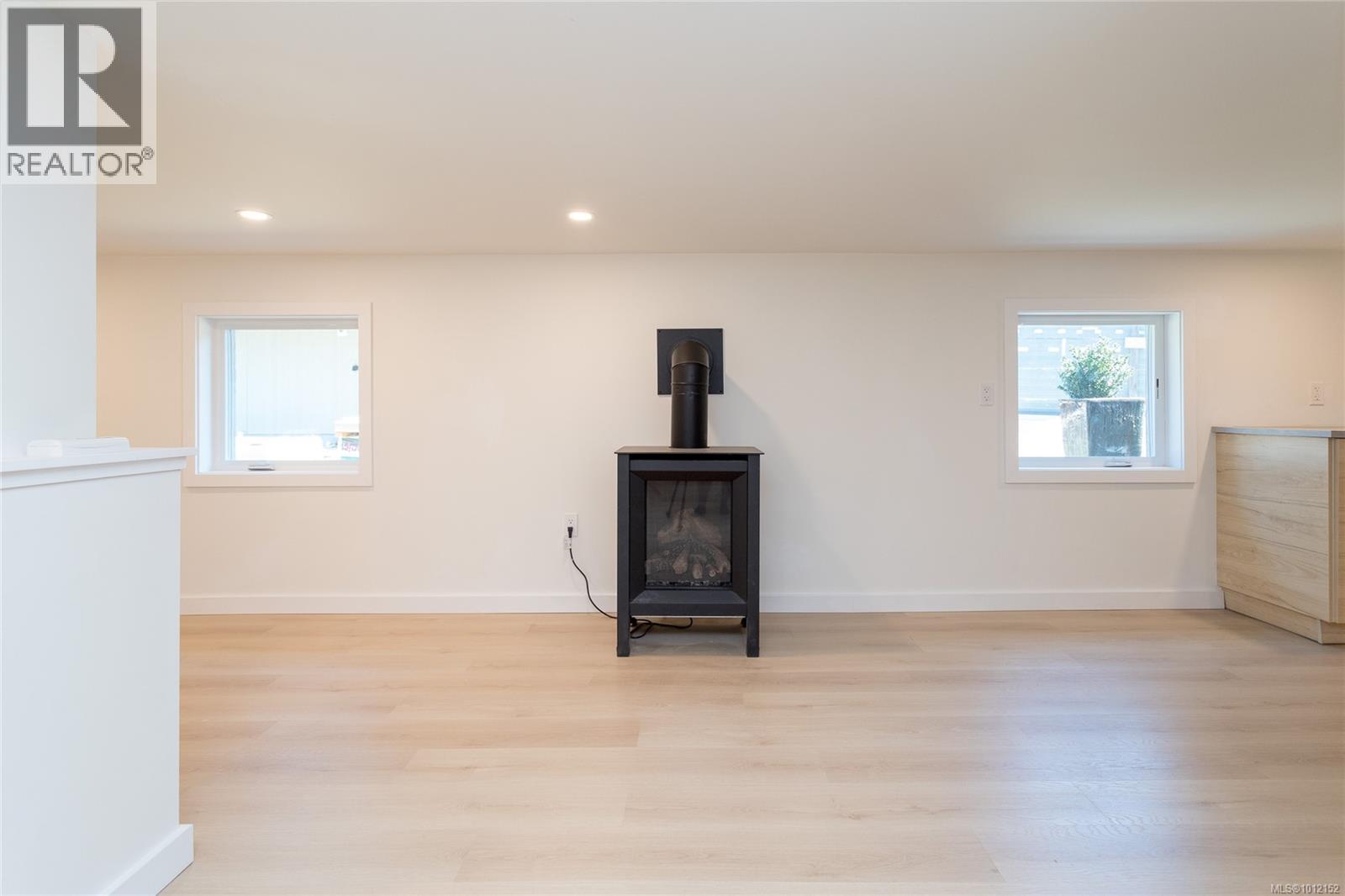 1555 Ash Rd, Saanich, British Columbia  V8N 2S9 - Photo 26 - 1012152