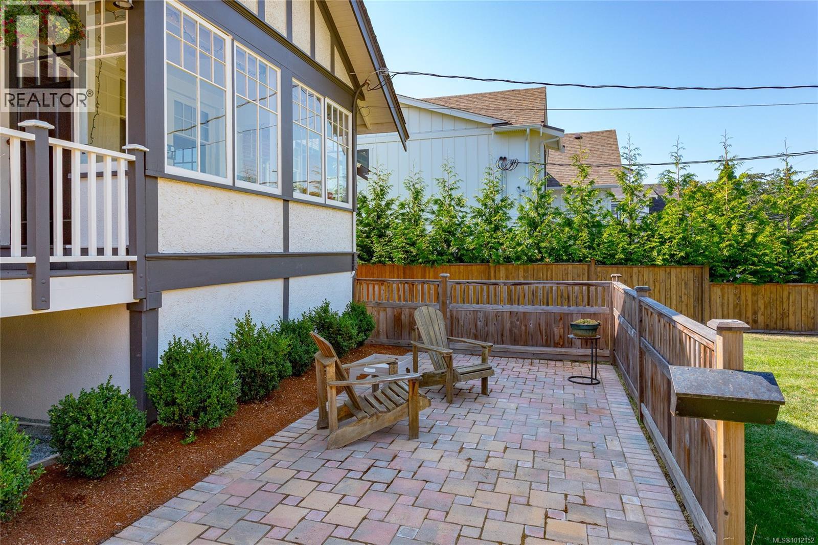 1555 Ash Rd, Saanich, British Columbia  V8N 2S9 - Photo 31 - 1012152
