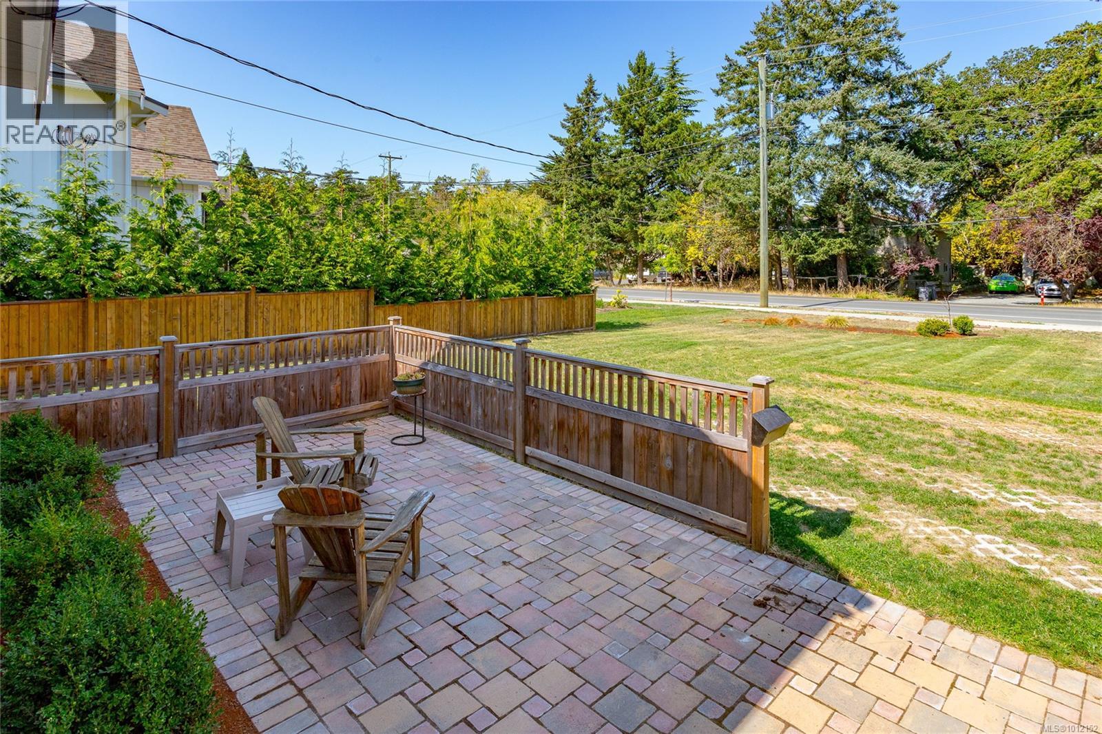 1555 Ash Rd, Saanich, British Columbia  V8N 2S9 - Photo 32 - 1012152