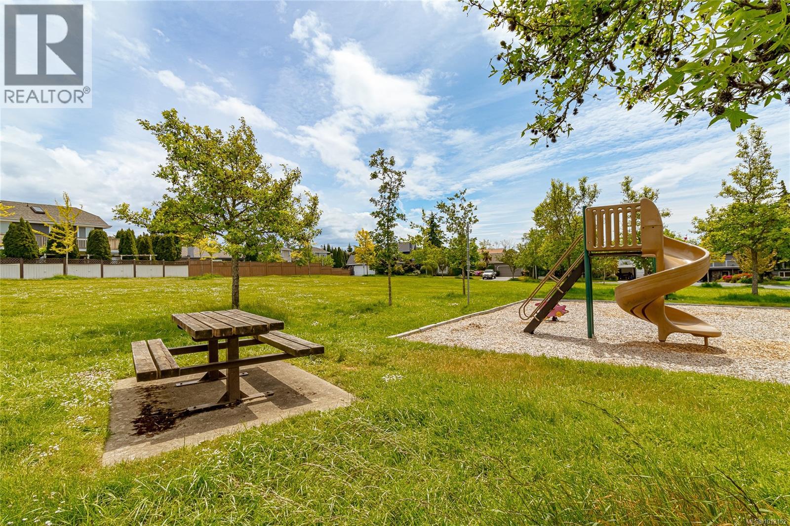 1555 Ash Rd, Saanich, British Columbia  V8N 2S9 - Photo 42 - 1012152