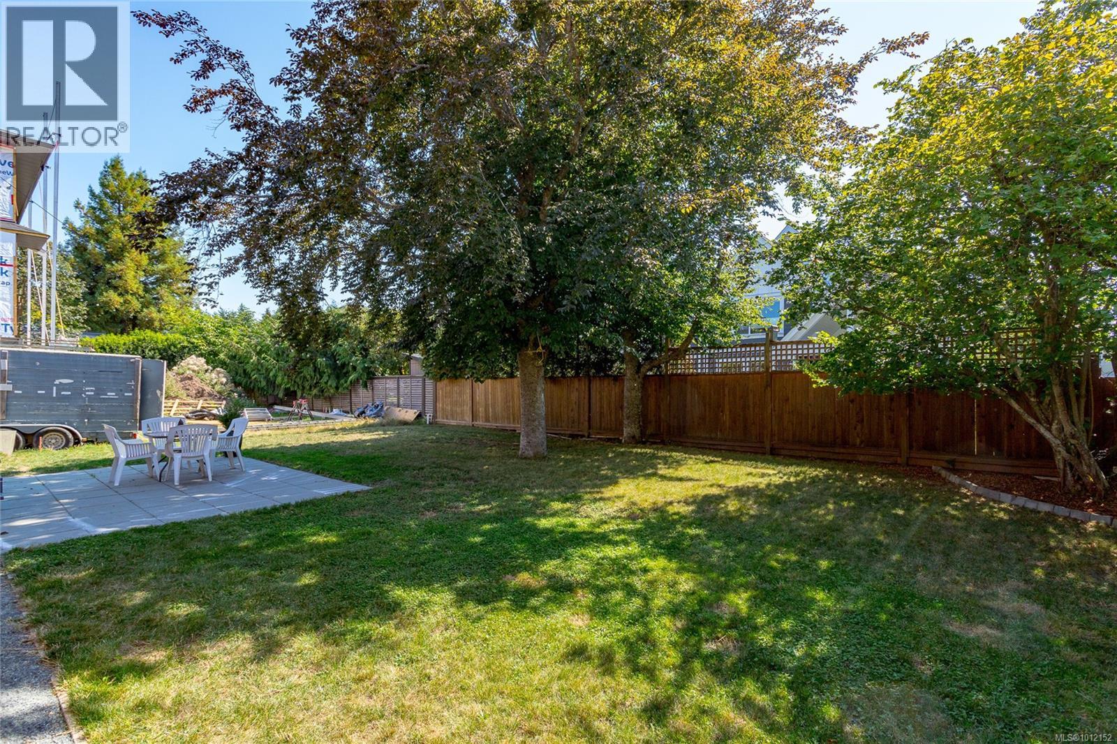 1555 Ash Rd, Saanich, British Columbia  V8N 2S9 - Photo 36 - 1012152