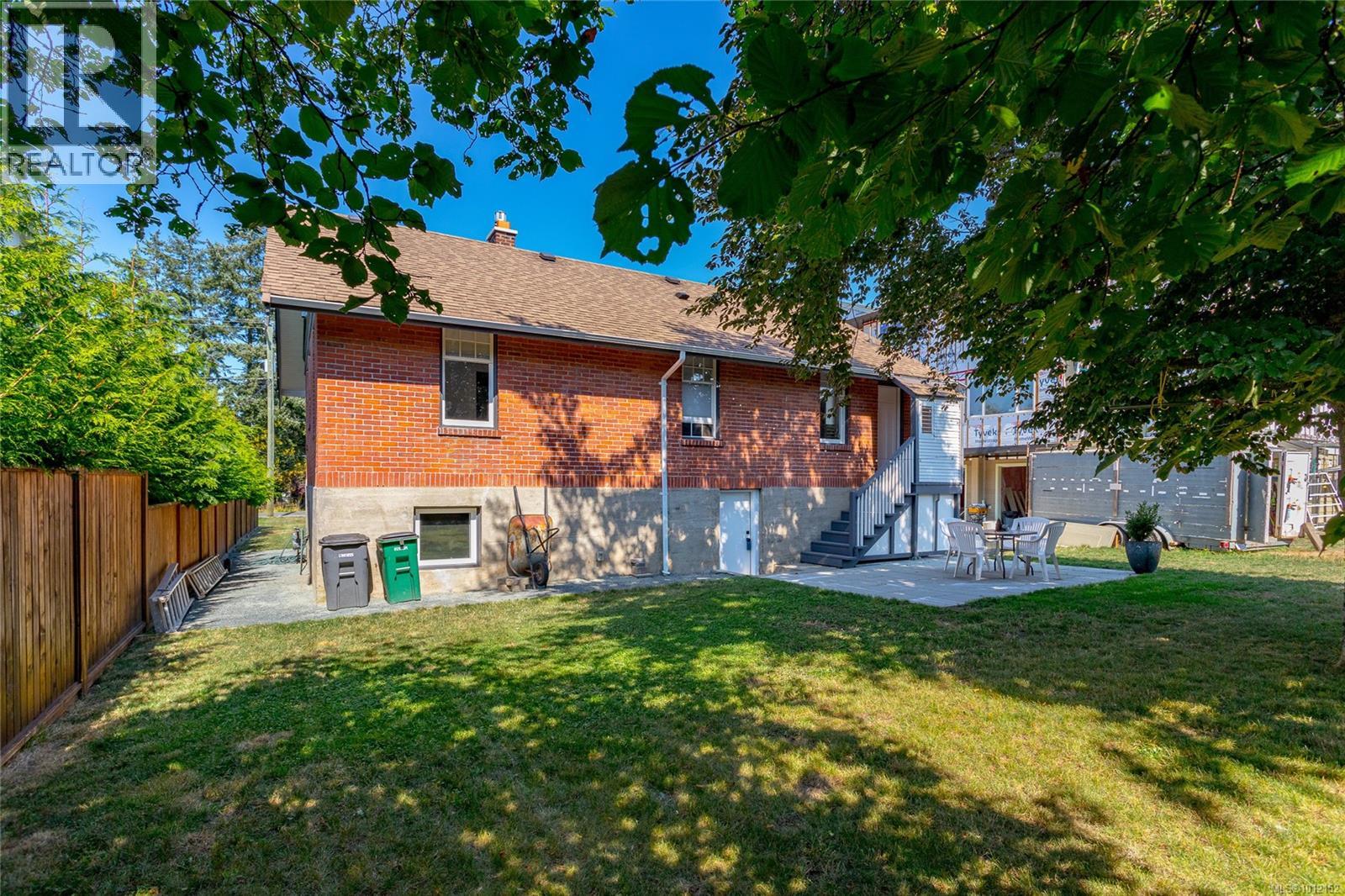 1555 Ash Rd, Saanich, British Columbia  V8N 2S9 - Photo 35 - 1012152