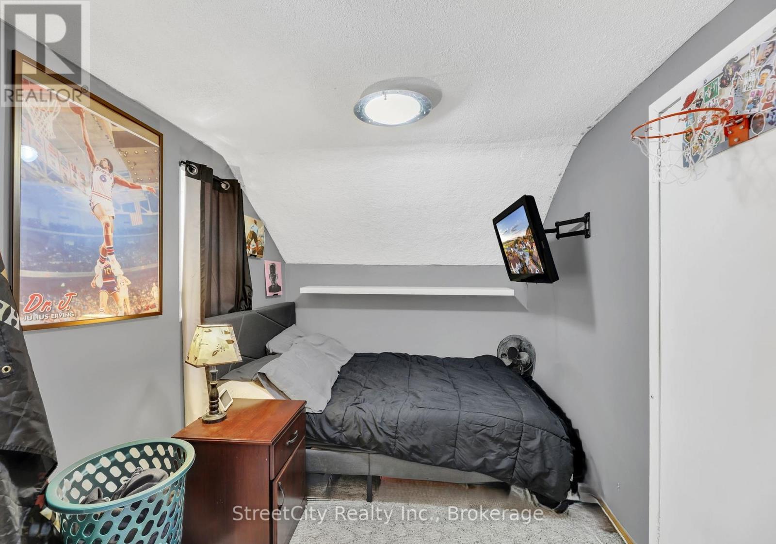 265 Front Street, Stratford, Ontario  N5A 4J1 - Photo 12 - X12369206