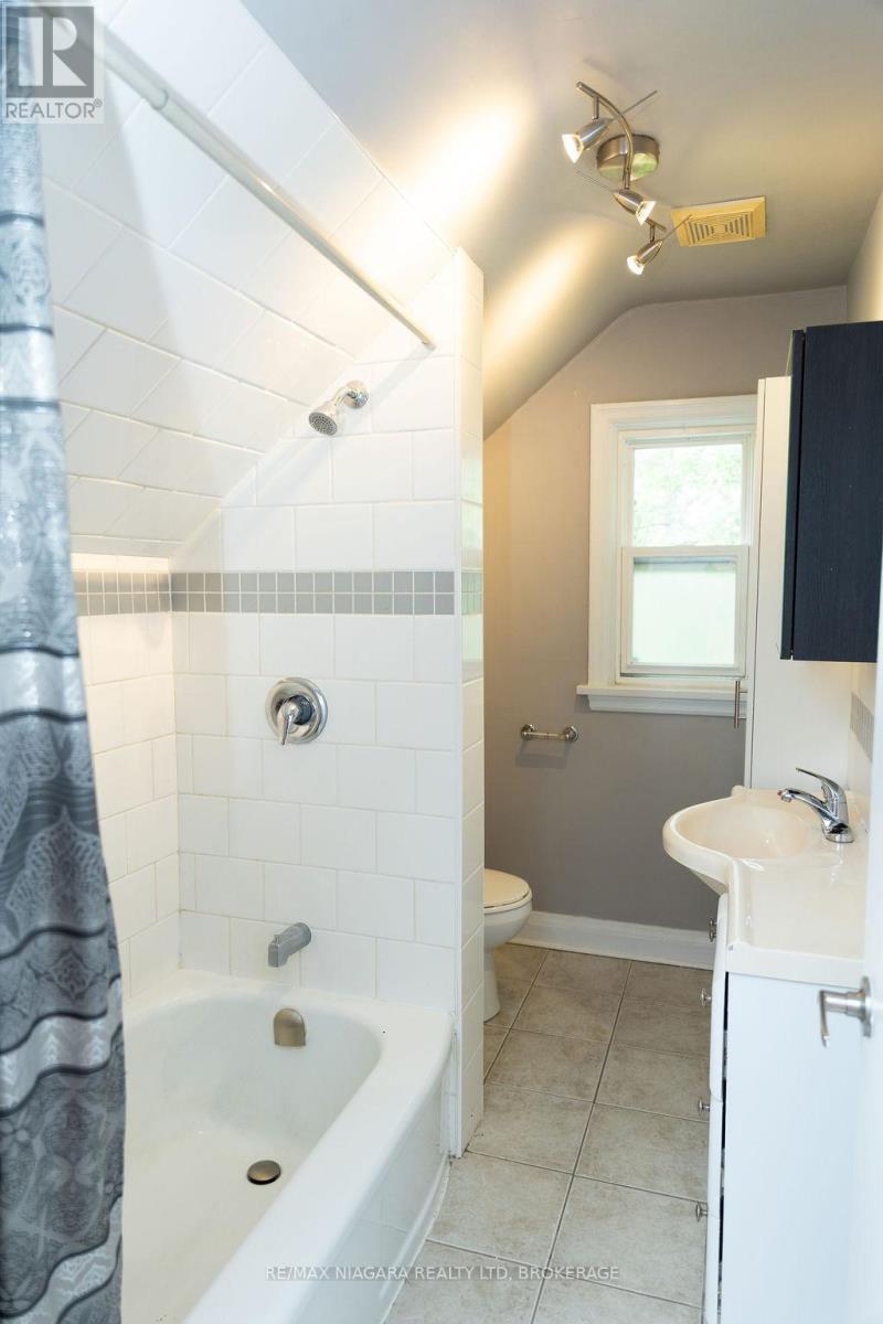 544 Ontario Street, St. Catharines (Lakeport), Ontario  L2N 6J7 - Photo 10 - X12369150
