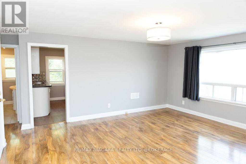 544 Ontario Street, St. Catharines (Lakeport), Ontario  L2N 6J7 - Photo 3 - X12369150