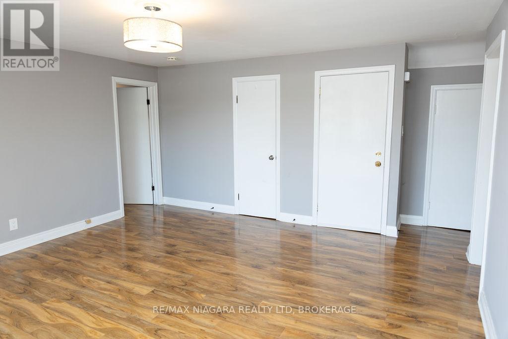 544 Ontario Street, St. Catharines (Lakeport), Ontario  L2N 6J7 - Photo 5 - X12369150