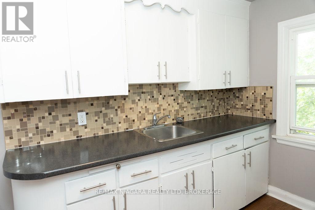 544 Ontario Street, St. Catharines (Lakeport), Ontario  L2N 6J7 - Photo 6 - X12369150