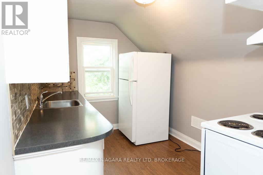 544 Ontario Street, St. Catharines (Lakeport), Ontario  L2N 6J7 - Photo 7 - X12369150