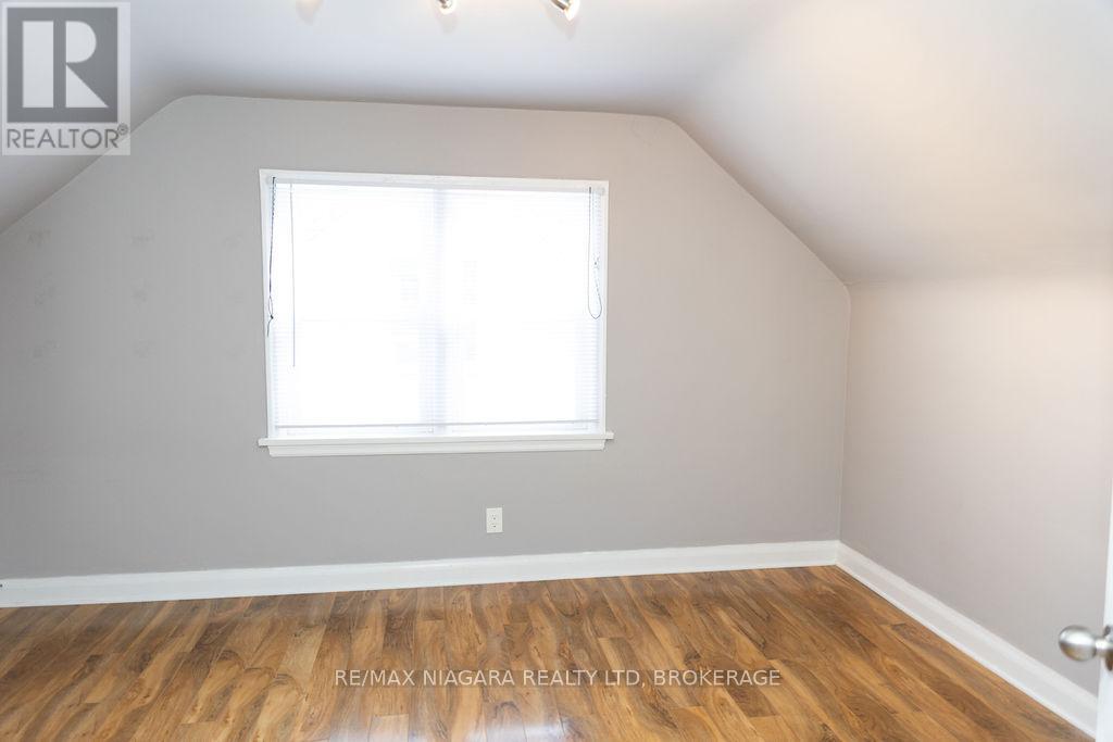 544 Ontario Street, St. Catharines (Lakeport), Ontario  L2N 6J7 - Photo 8 - X12369150