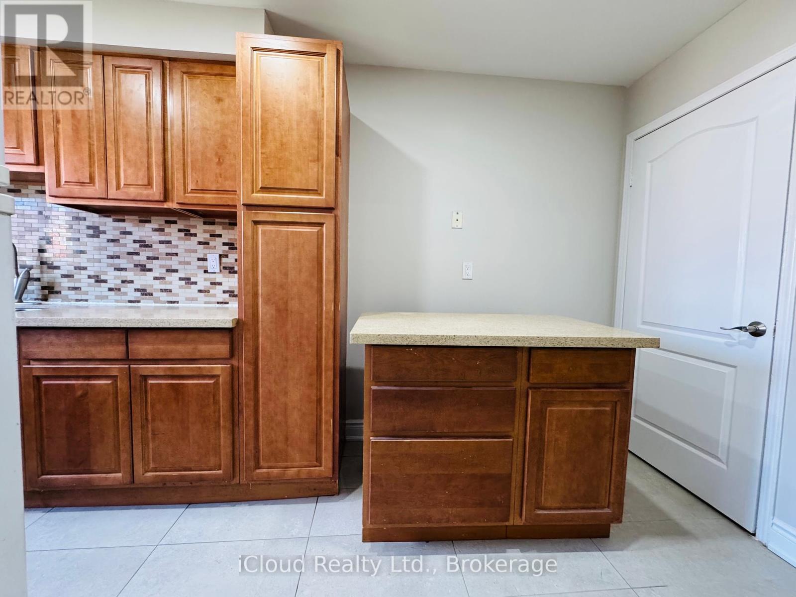 6 Dutch Crescent, Brampton, Ontario  L6Y 3V9 - Photo 10 - W12369082