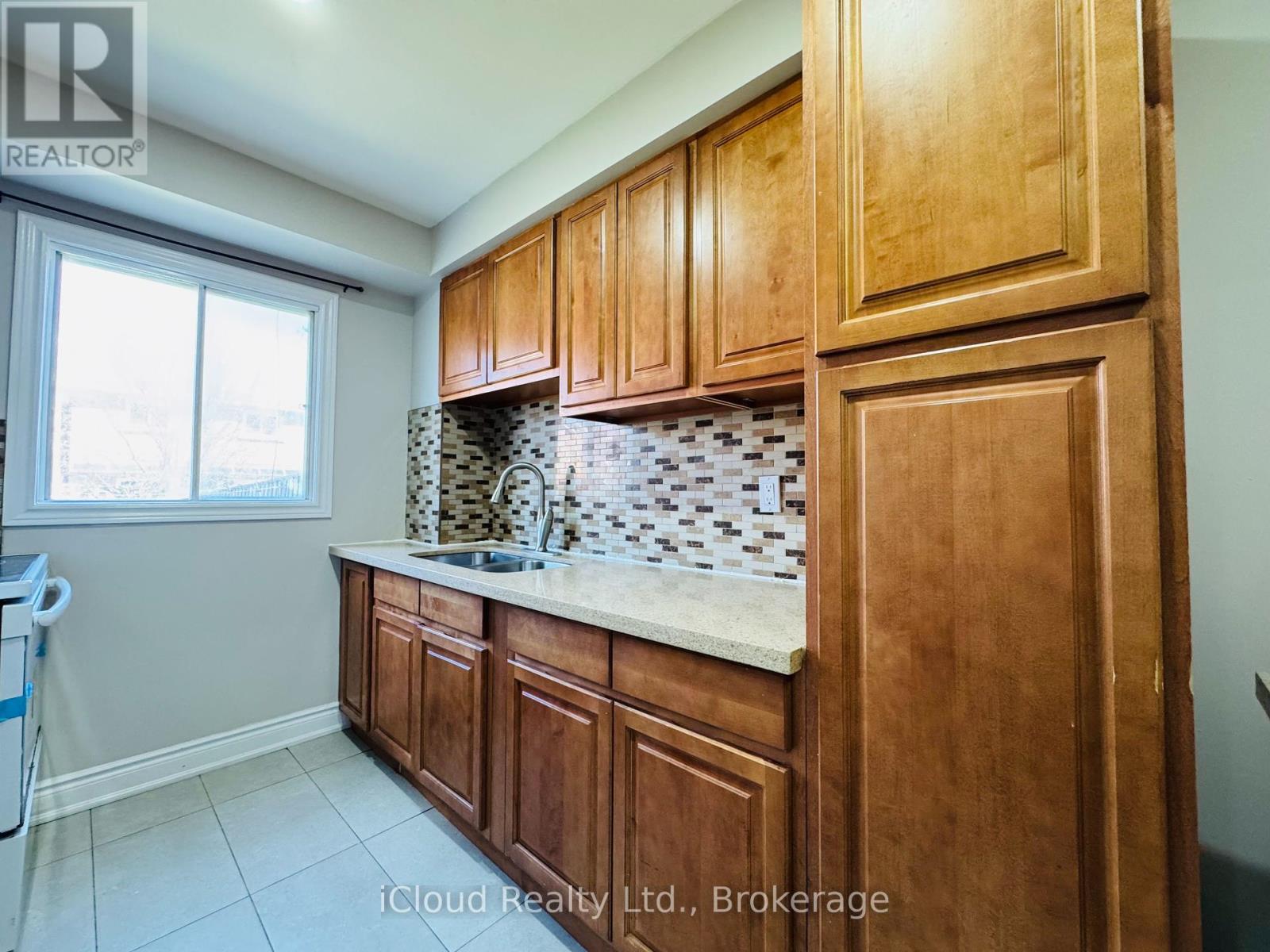 6 Dutch Crescent, Brampton, Ontario  L6Y 3V9 - Photo 12 - W12369082