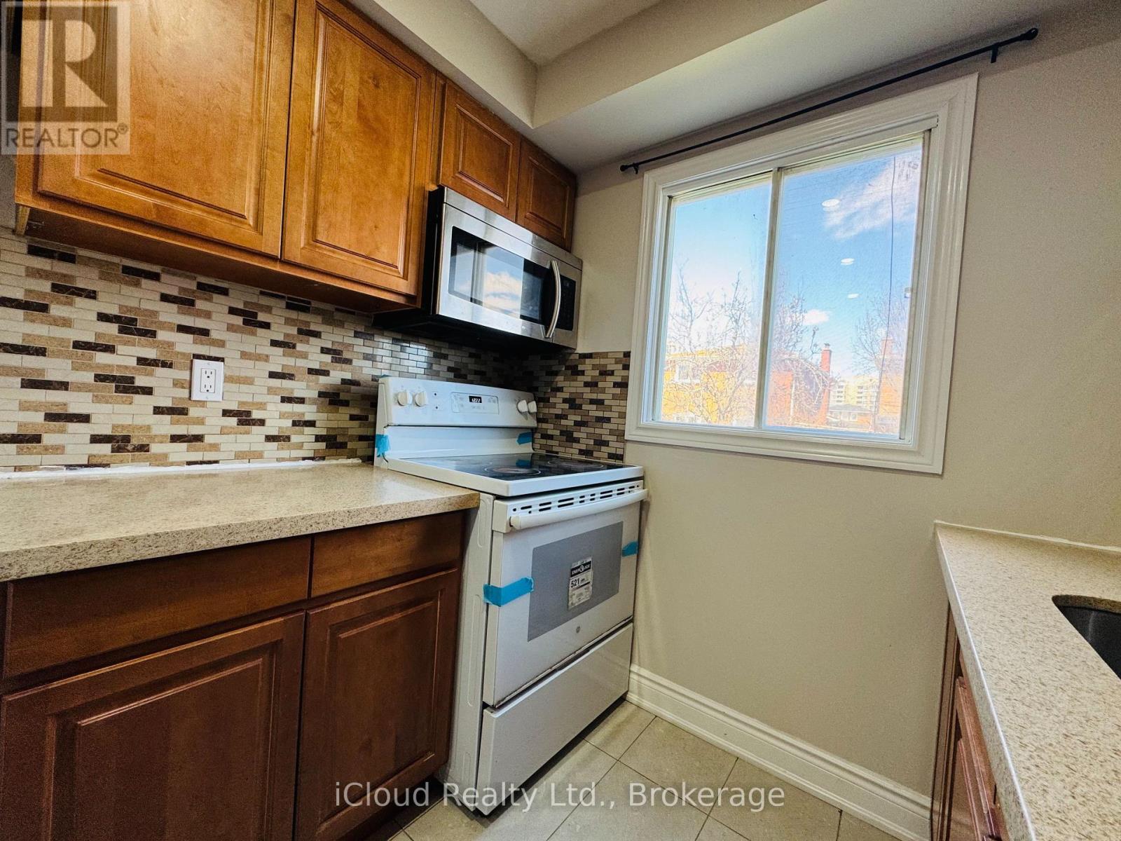 6 Dutch Crescent, Brampton, Ontario  L6Y 3V9 - Photo 13 - W12369082