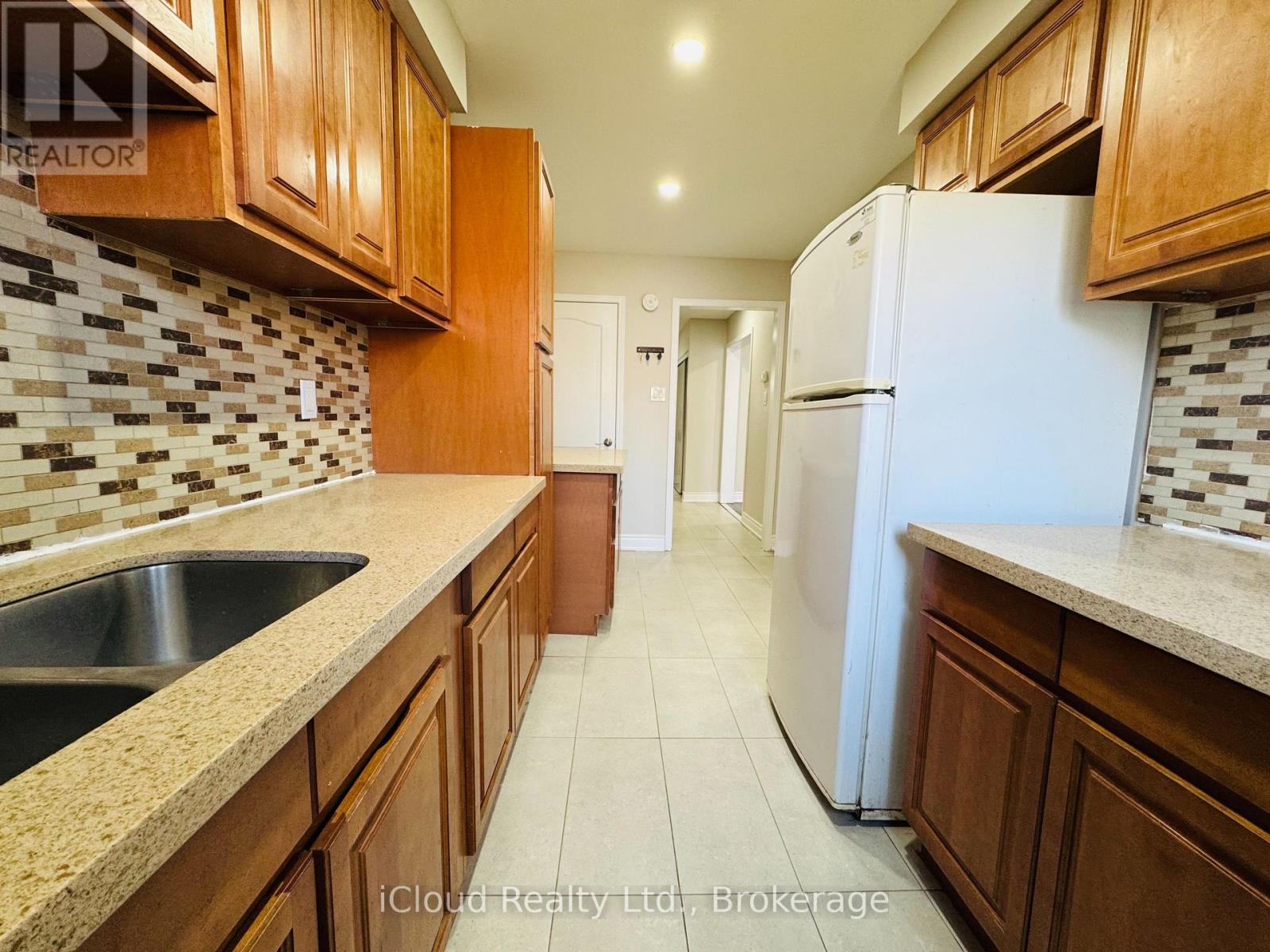 6 Dutch Crescent, Brampton, Ontario  L6Y 3V9 - Photo 14 - W12369082
