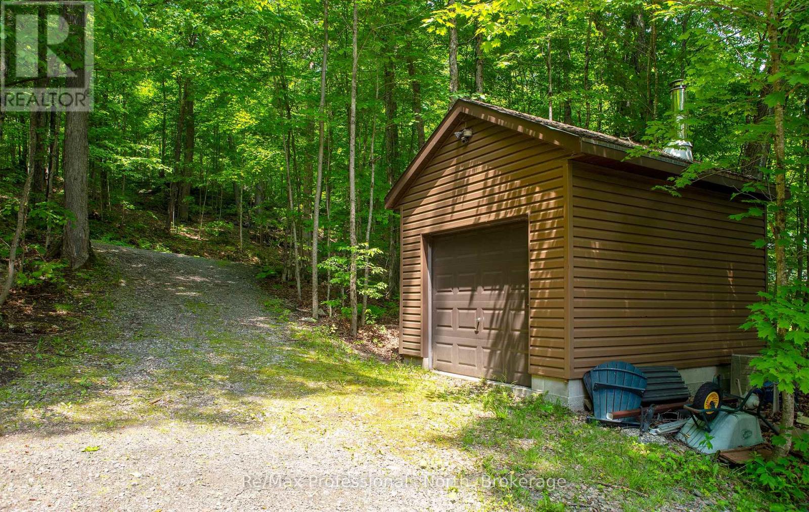 1008 Seven Dwarfs Crescent, Bracebridge (Oakley), Ontario  P1L 1X1 - Photo 16 - X12225118