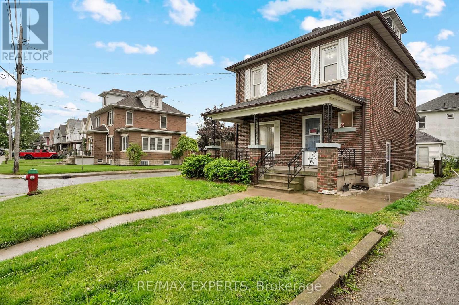 93 State Street, Welland, Ontario  L3B 4K6 - Photo 2 - X12369084
