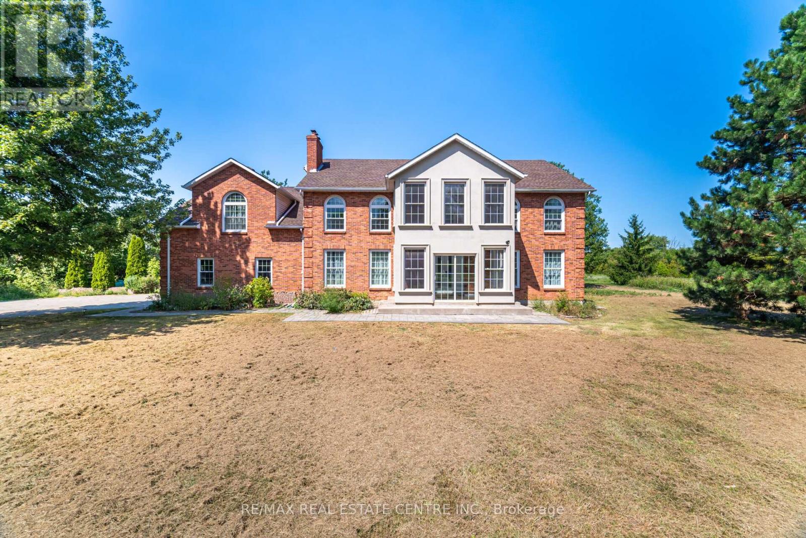 720 Lincoln Avenue, Niagara-On-The-Lake, Ontario  L0S 1S0 - Photo 2 - X12369029