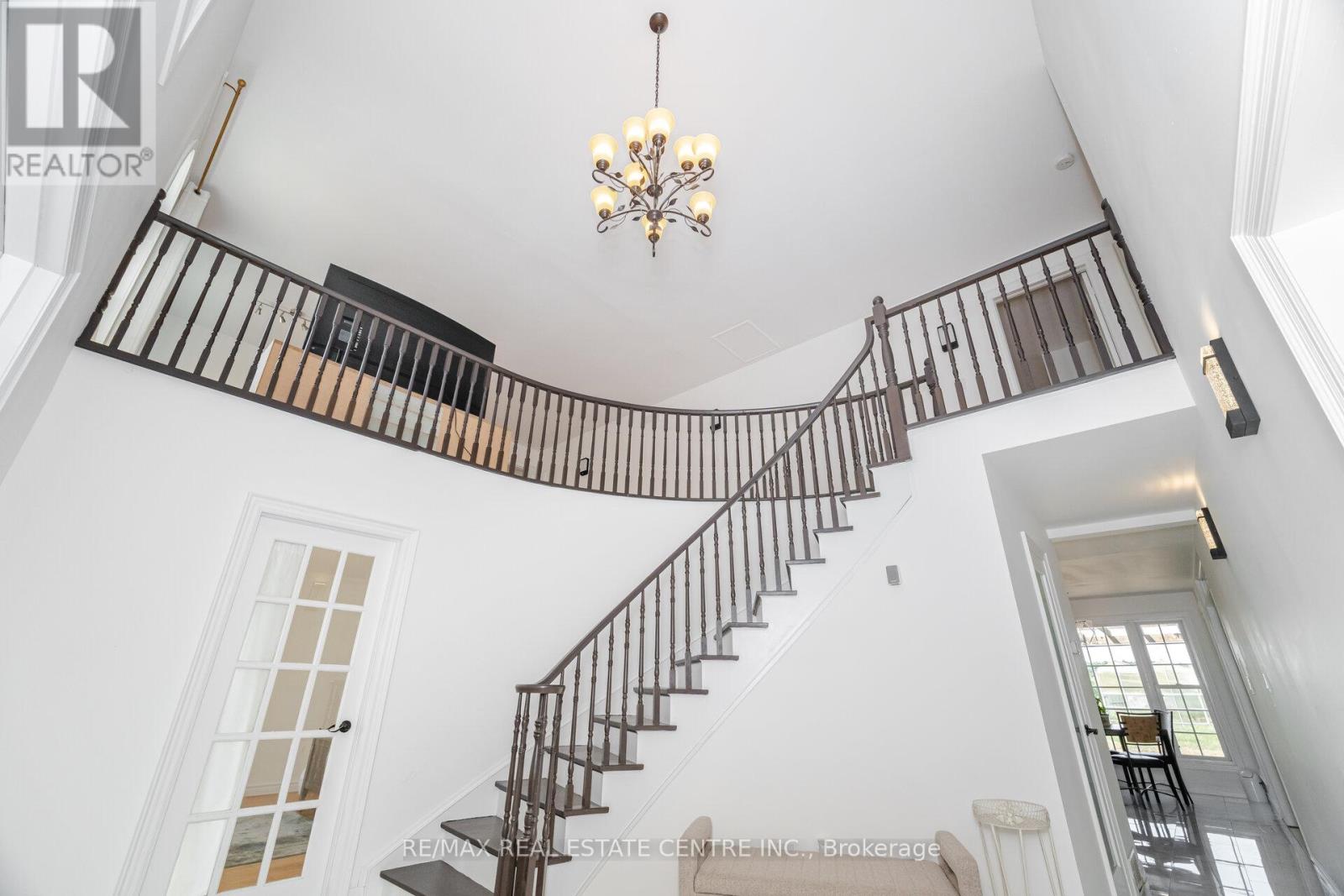 720 Lincoln Avenue, Niagara-On-The-Lake, Ontario  L0S 1S0 - Photo 8 - X12369029
