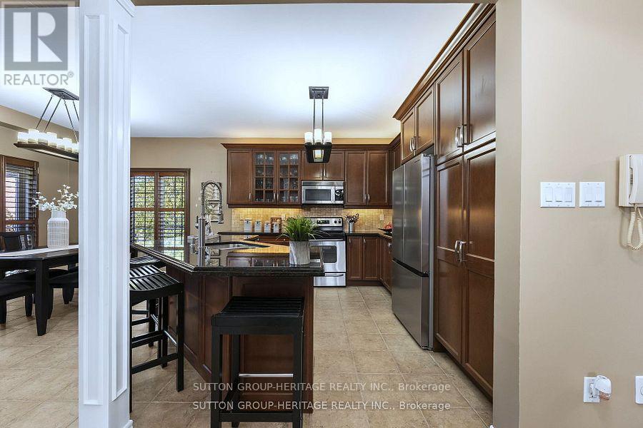 35 Pondmede Crescent, Whitchurch-Stouffville (Stouffville), Ontario  L4A 0E2 - Photo 12 - N12369153