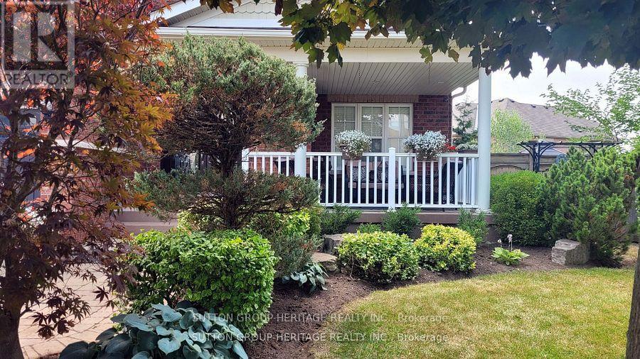 Property at 35 PONDMEDE CRESCENT image 3