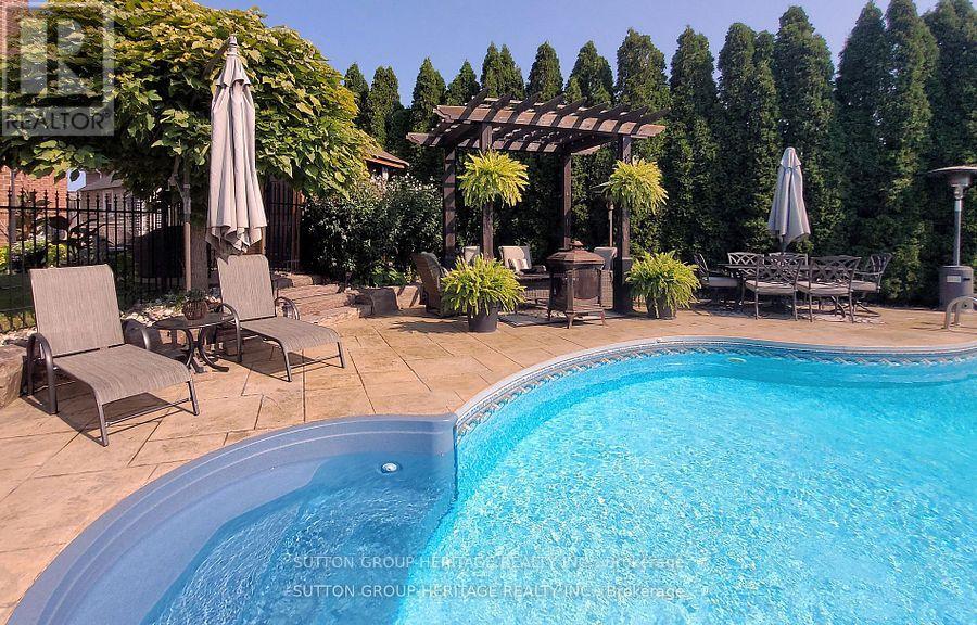 35 Pondmede Crescent, Whitchurch-Stouffville (Stouffville), Ontario  L4A 0E2 - Photo 33 - N12369153