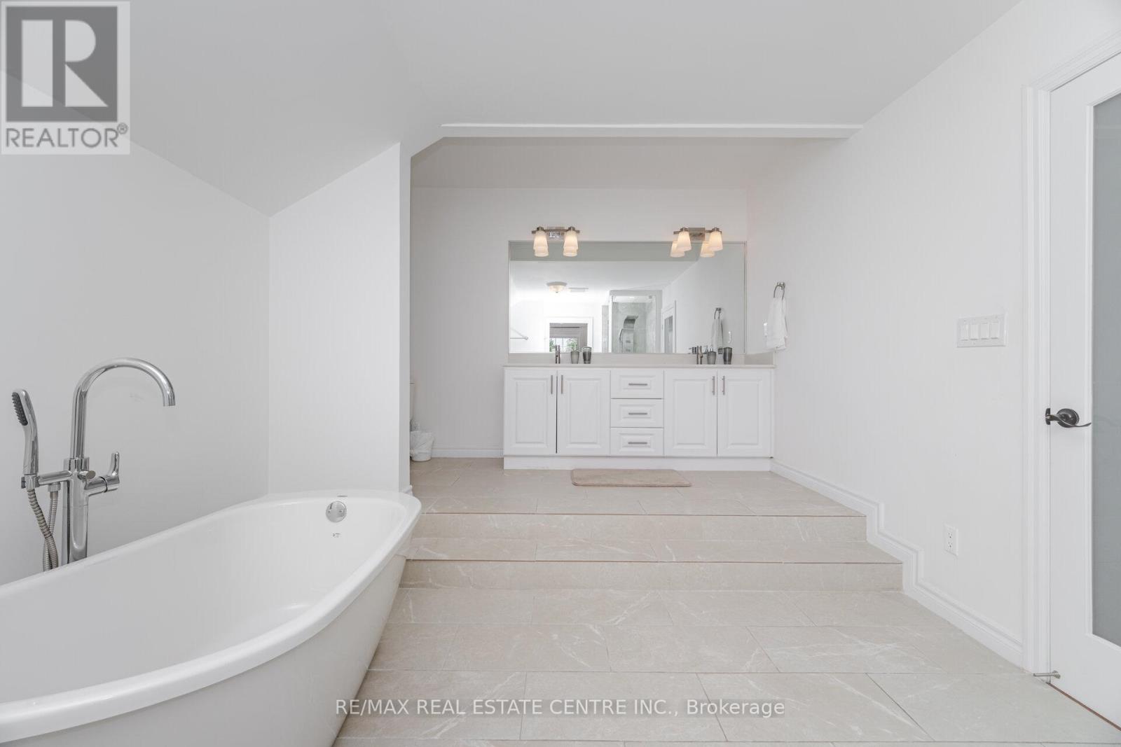 720 Lincoln Avenue, Niagara-On-The-Lake, Ontario  L0S 1S0 - Photo 32 - X12369029