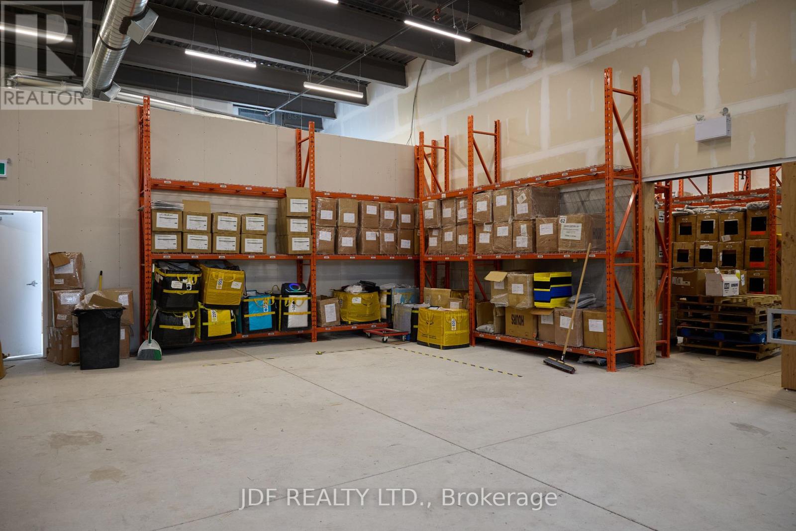 16/17 - 5270 Solar Drive, Mississauga (Airport Corporate), Ontario  L4W 5M8 - Photo 2 - W12369147