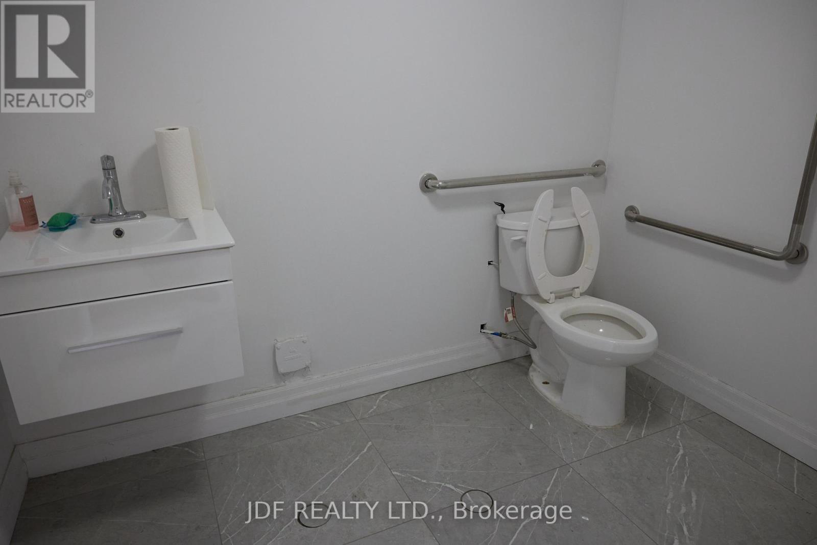 16/17 - 5270 Solar Drive, Mississauga (Airport Corporate), Ontario  L4W 5M8 - Photo 5 - W12369147