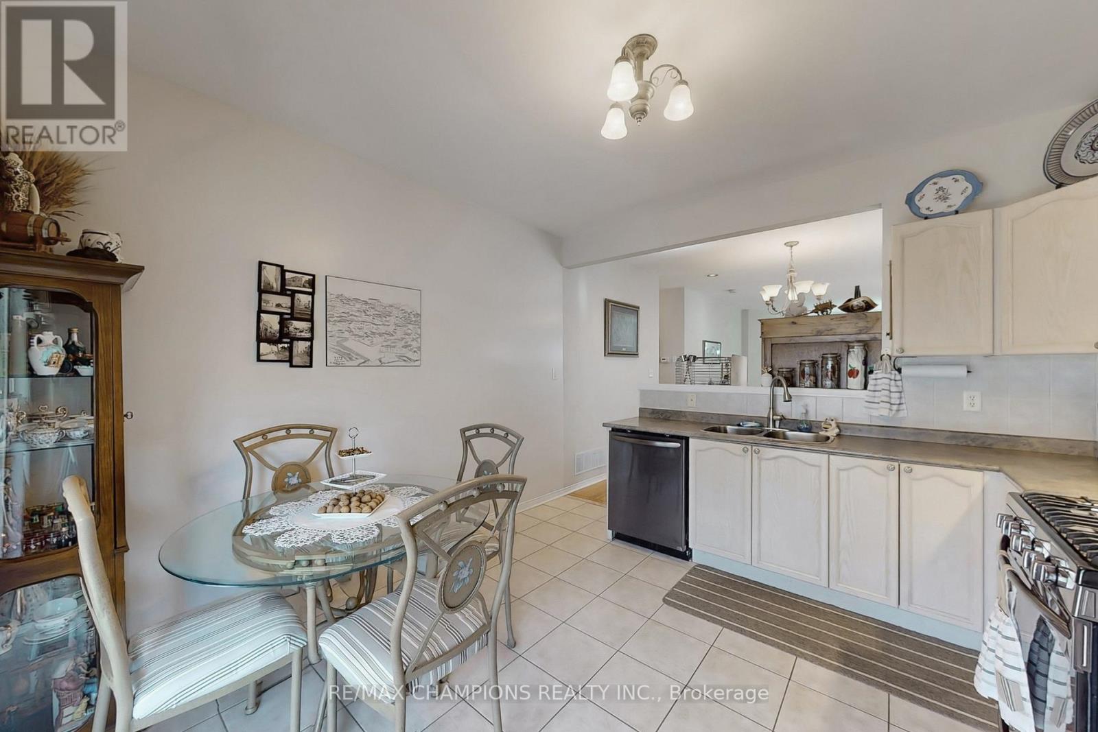 36 Baybrook Road, Brampton, Ontario  L7A 1M1 - Photo 12 - W12365221