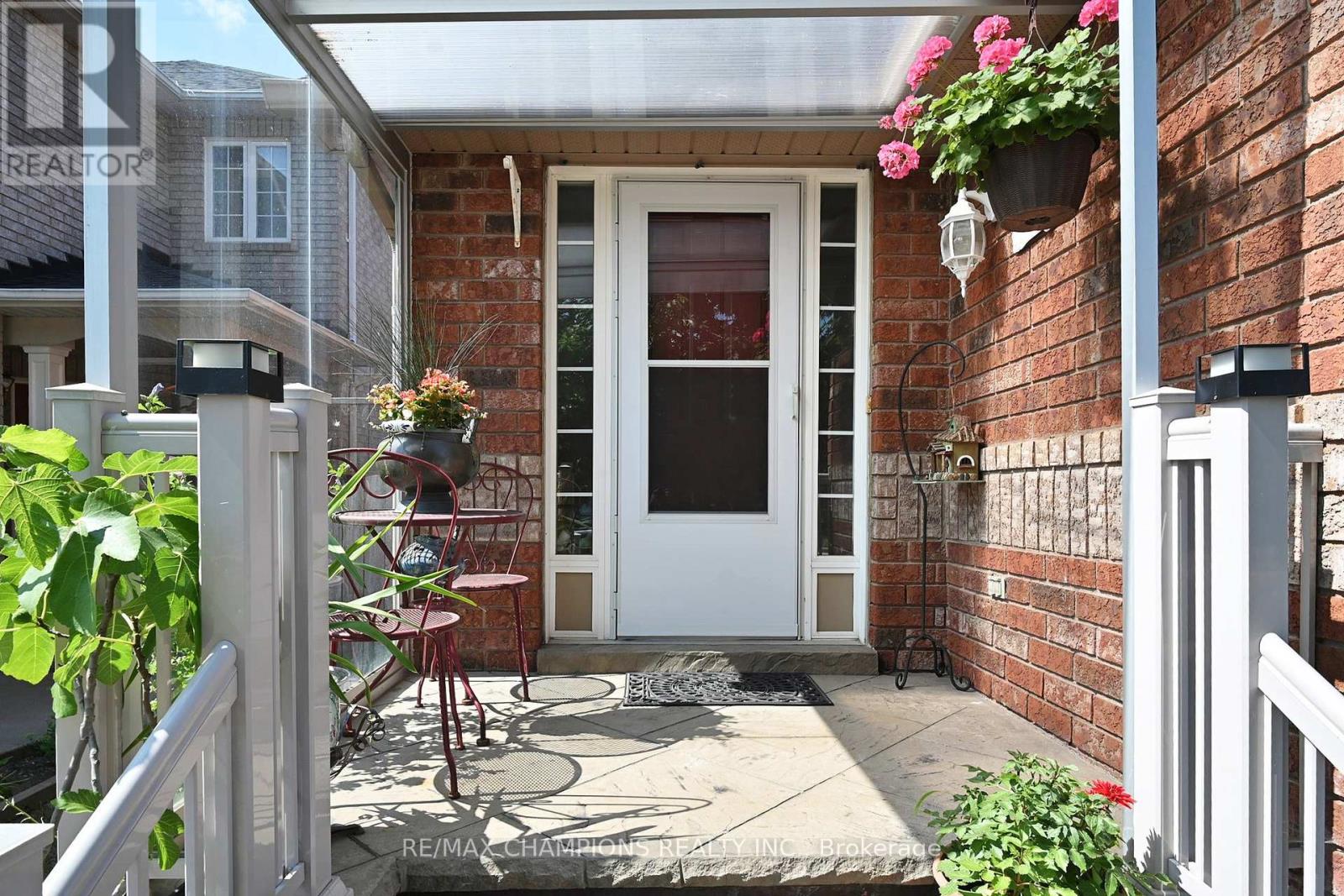 36 Baybrook Road, Brampton, Ontario  L7A 1M1 - Photo 4 - W12365221