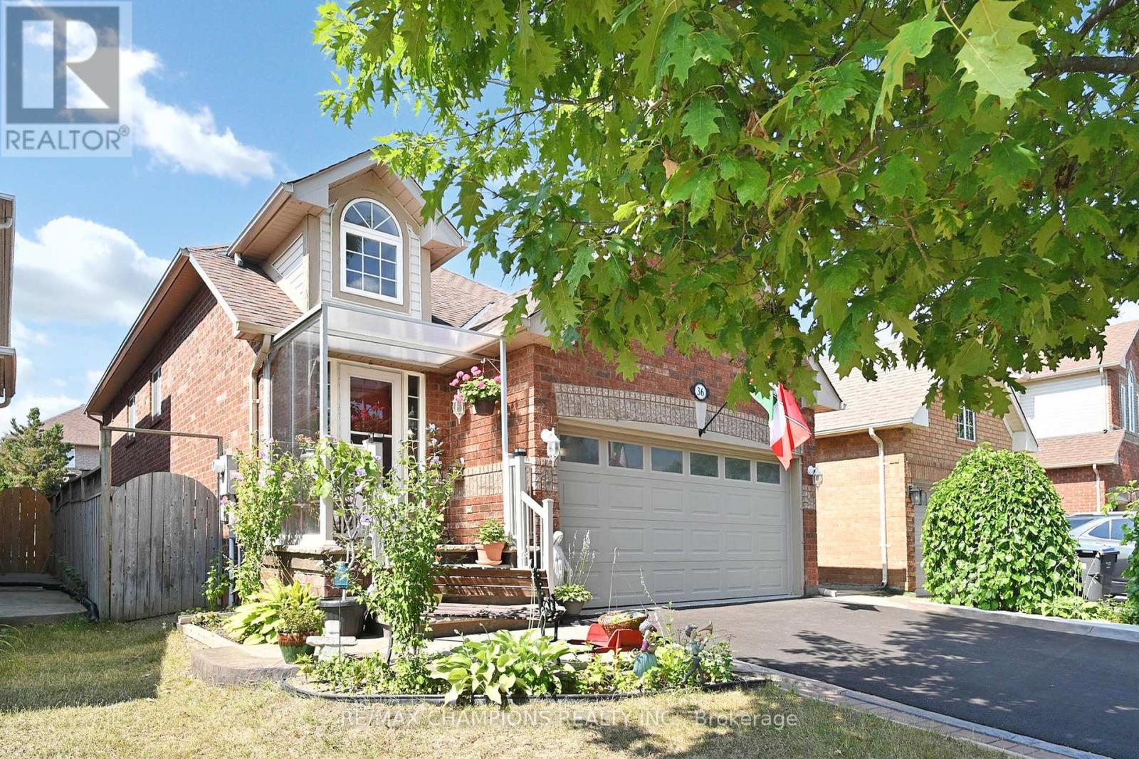 36 Baybrook Road, Brampton, Ontario  L7A 1M1 - Photo 2 - W12365221