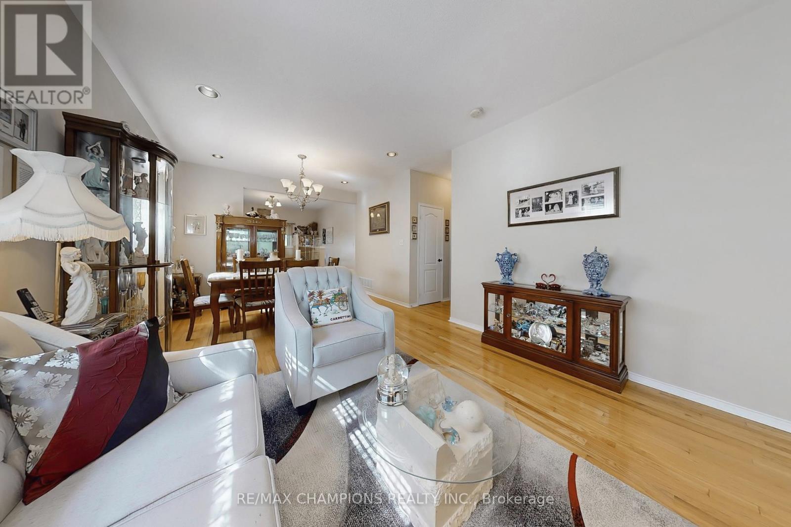 36 Baybrook Road, Brampton, Ontario  L7A 1M1 - Photo 8 - W12365221