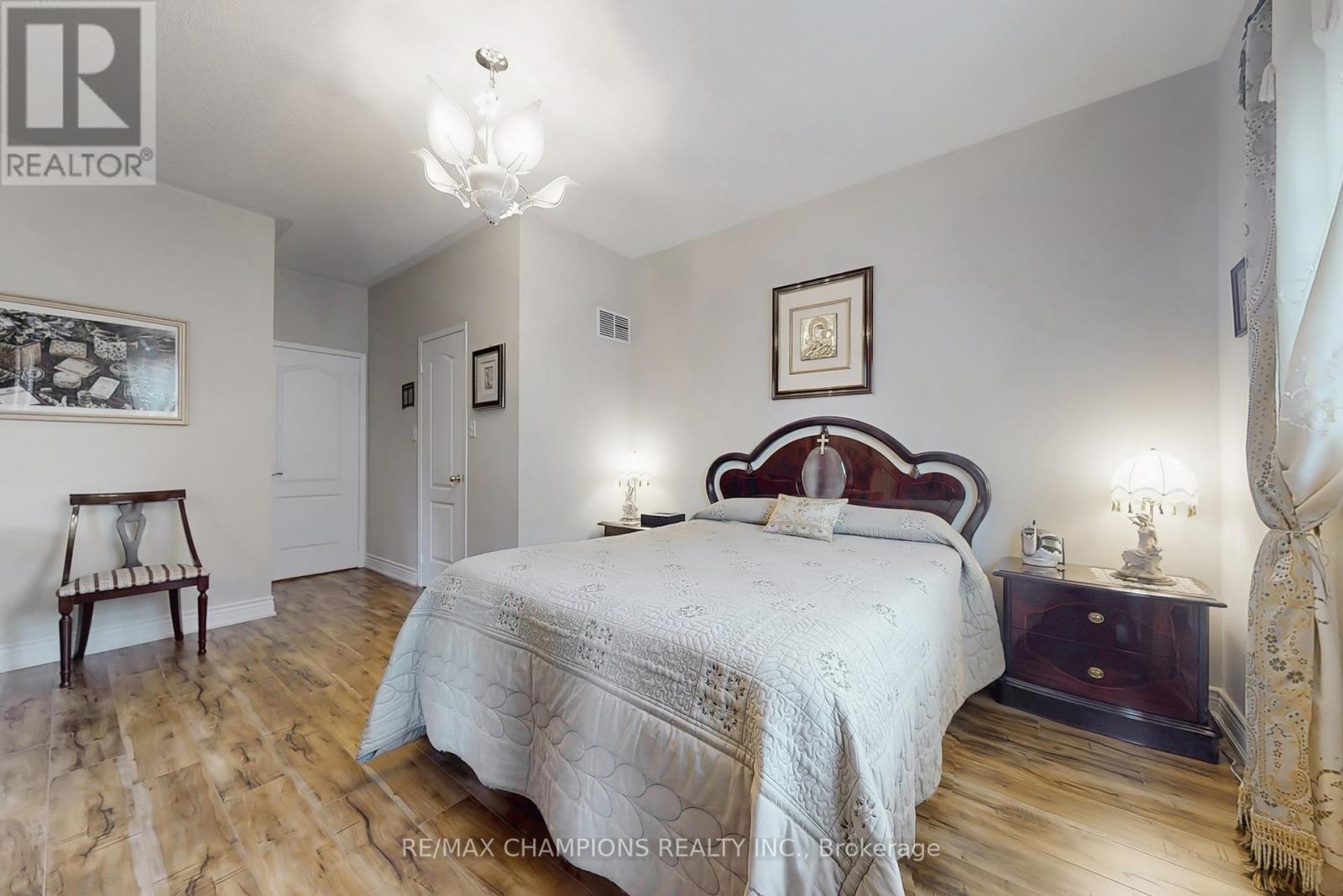 36 Baybrook Road, Brampton, Ontario  L7A 1M1 - Photo 17 - W12365221