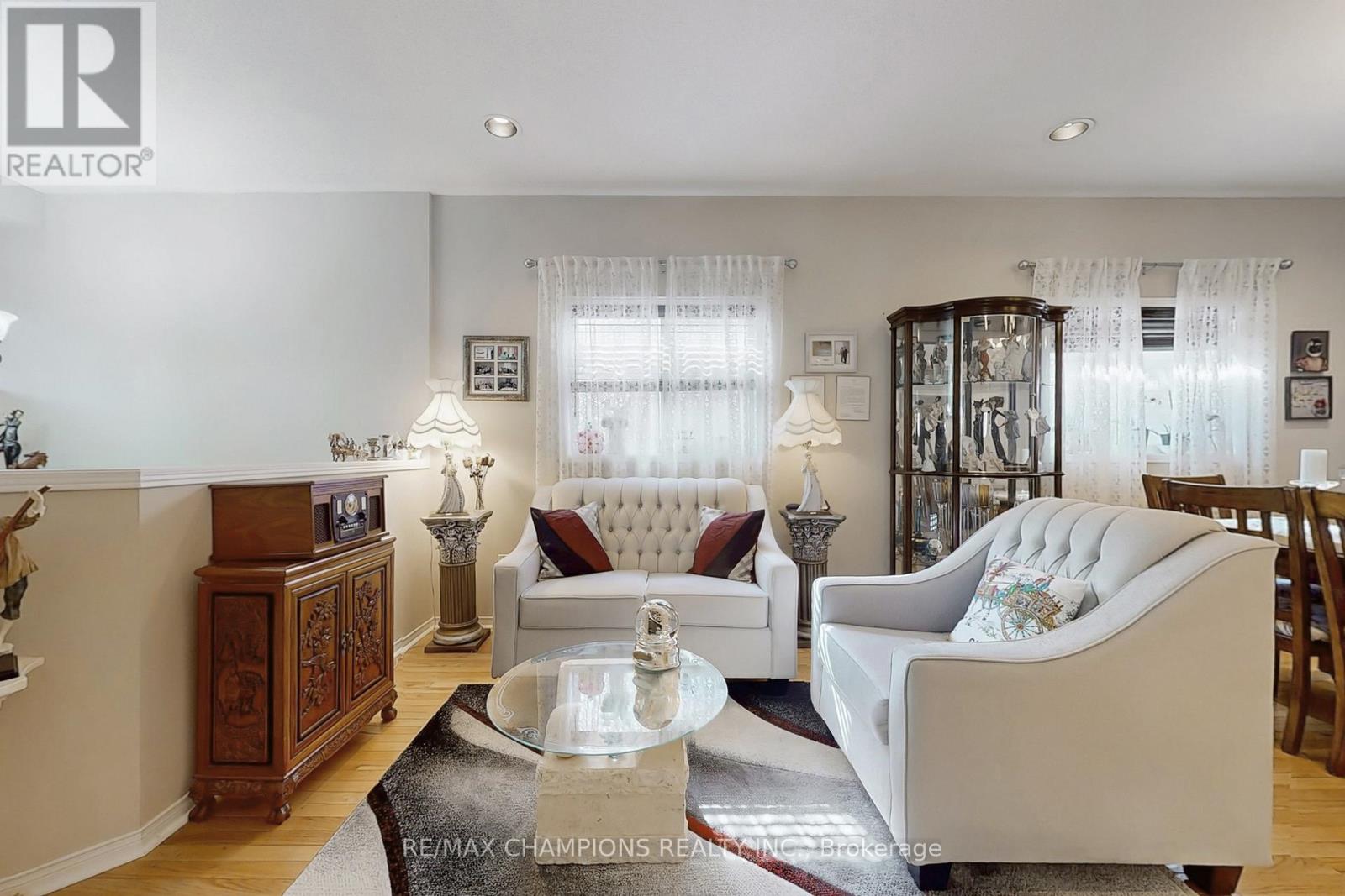 36 Baybrook Road, Brampton, Ontario  L7A 1M1 - Photo 6 - W12365221
