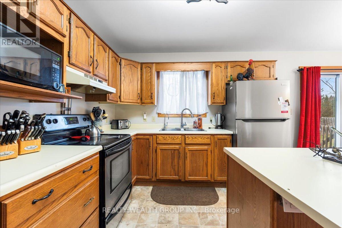 72 Halloway Road, Quinte West, Ontario  K0K 3E0 - Photo 11 - X12369154