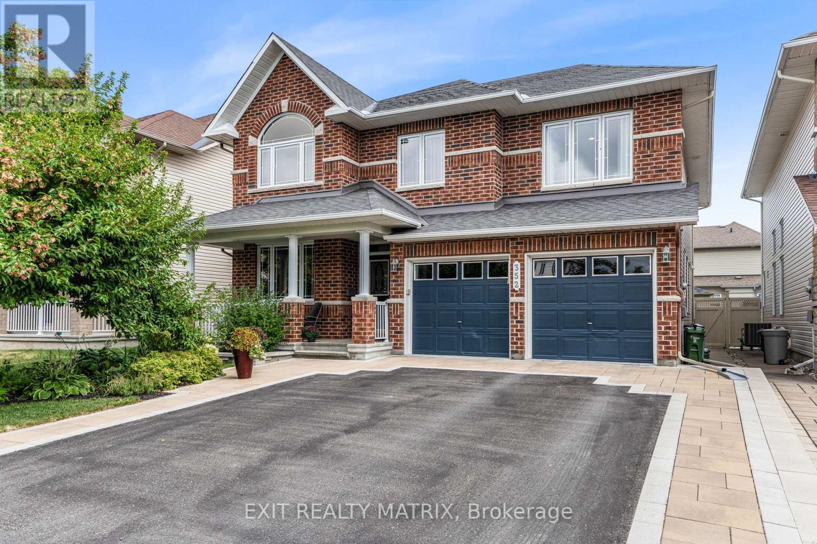Property at 352 OAKCREST WAY image 1