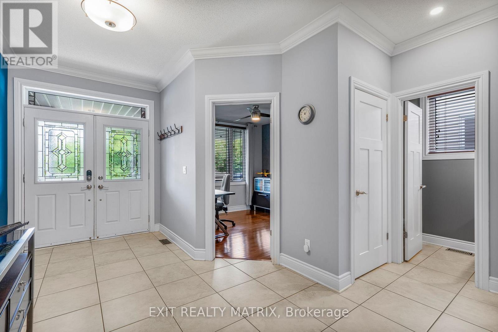 Property at 352 OAKCREST WAY image 3